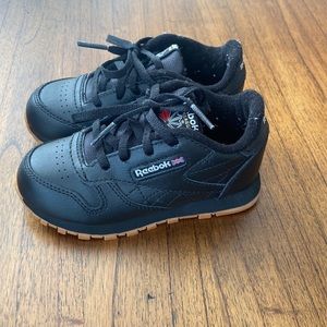 Reebok Classics Toddler 8.5, Black Leather, like new 🖤